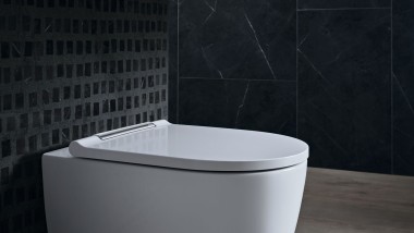 Geberit VariForm 레이온 세면대와 AquaClean Mera 비데양변기